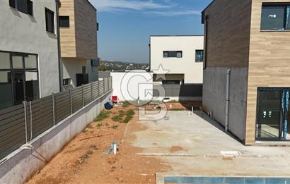 Saruhan Vadi'de Lüks Yaşam 5+1 300 m² Satılık Villa Fırsatı