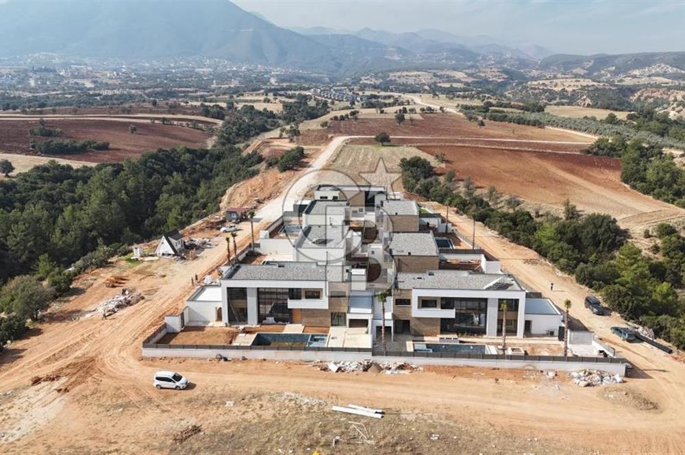 Saruhan Vadi'de Lüks Yaşam 5+1 300 m² Satılık Villa Fırsatı