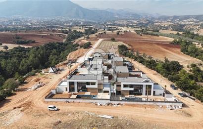 Saruhan Vadi'de Lüks Yaşam 5+1 300 m² Satılık Villa Fırsatı