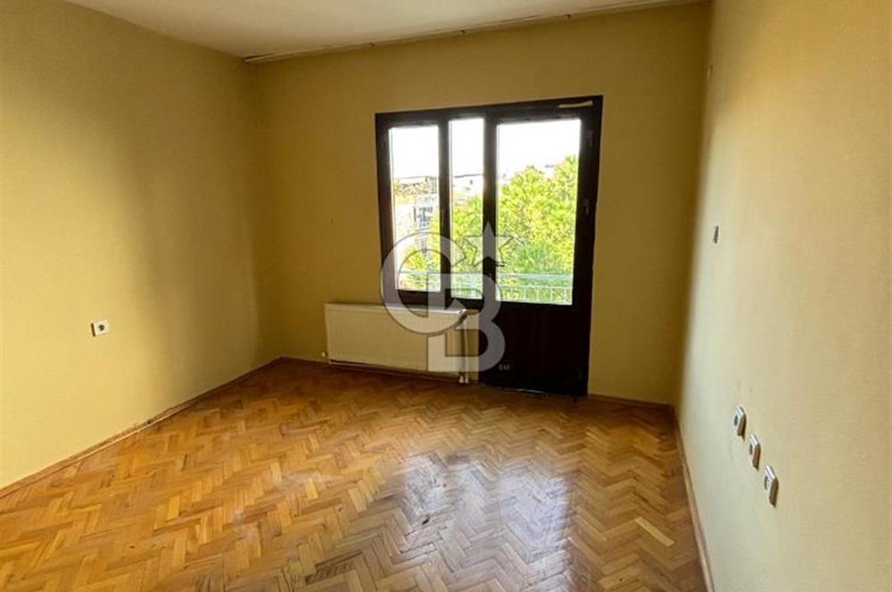 Torbalı Mithat Paşa Caddesi’nde Merkezi Konumda Geniş 3+1 Daire