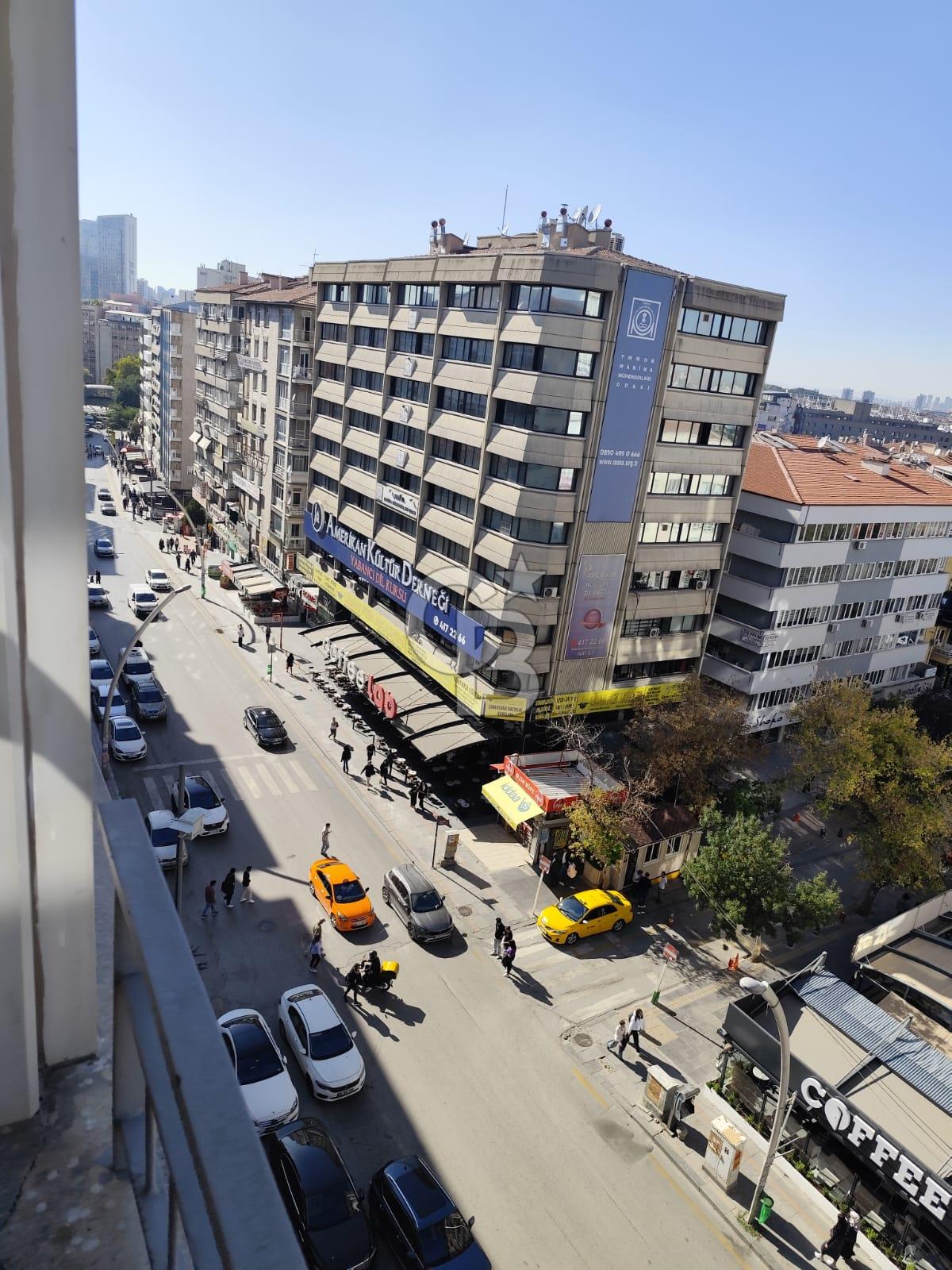 Kızılay Merkezde Satılık 4+1 Daire