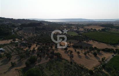 ÇANAKKALE,MERKEZ,SARICAELİ KÖYÜNDE ÇİFT YOLA CEPHE SATILIK TARLA