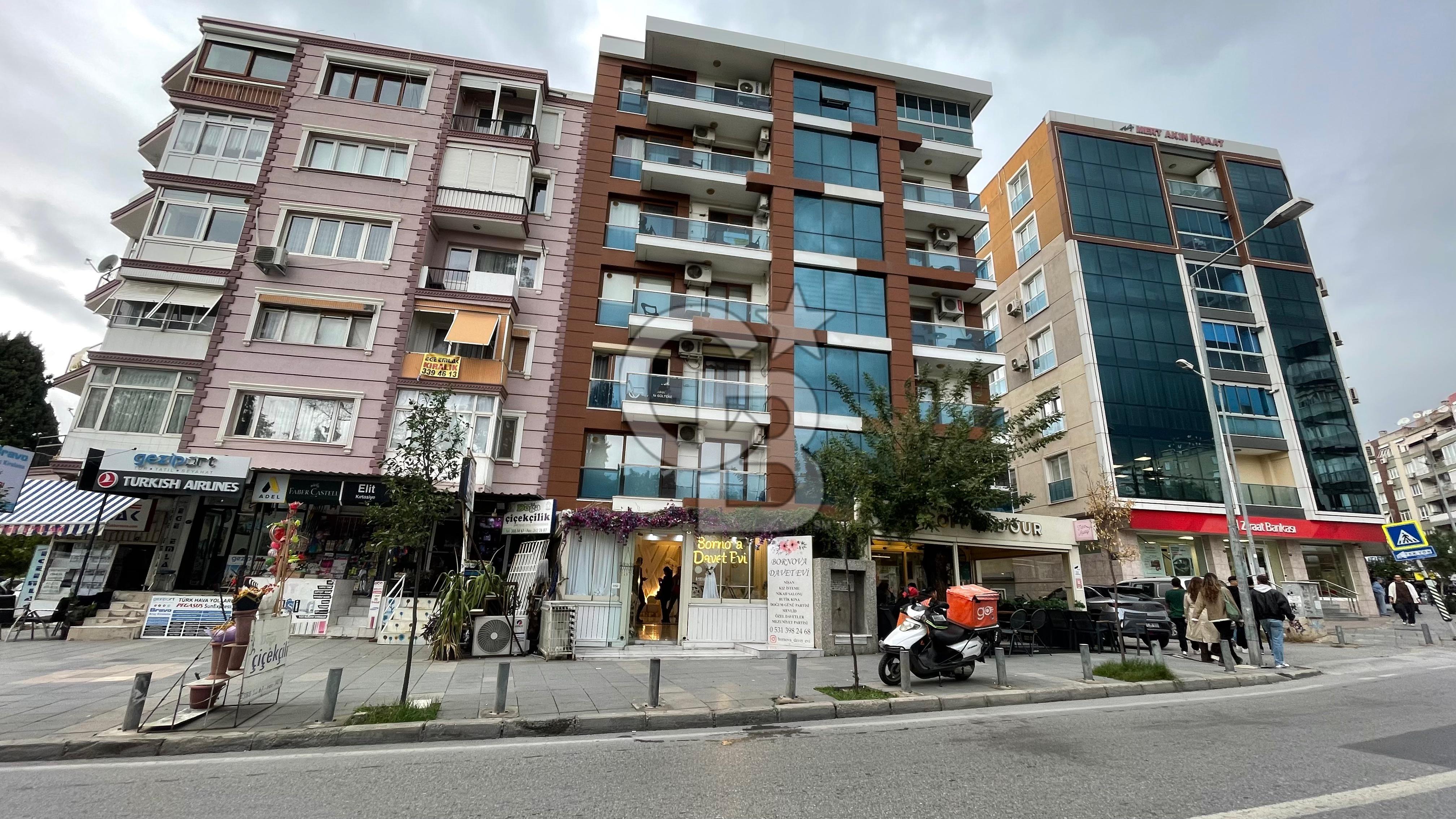 Bornova Merkezde Yatırımlık Satılık Dükkan