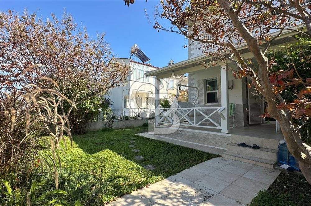 Ayvalık Sahilkent Site İçerisinde Denize Sıfır Bahçeli Villa