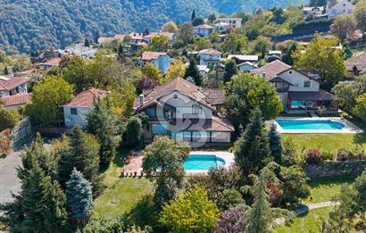 SAPANCA MAHMUDİYE'DE GÖL MANZARALI, HAVUZLU, MÜSTAKİL 5+1 VİLLA