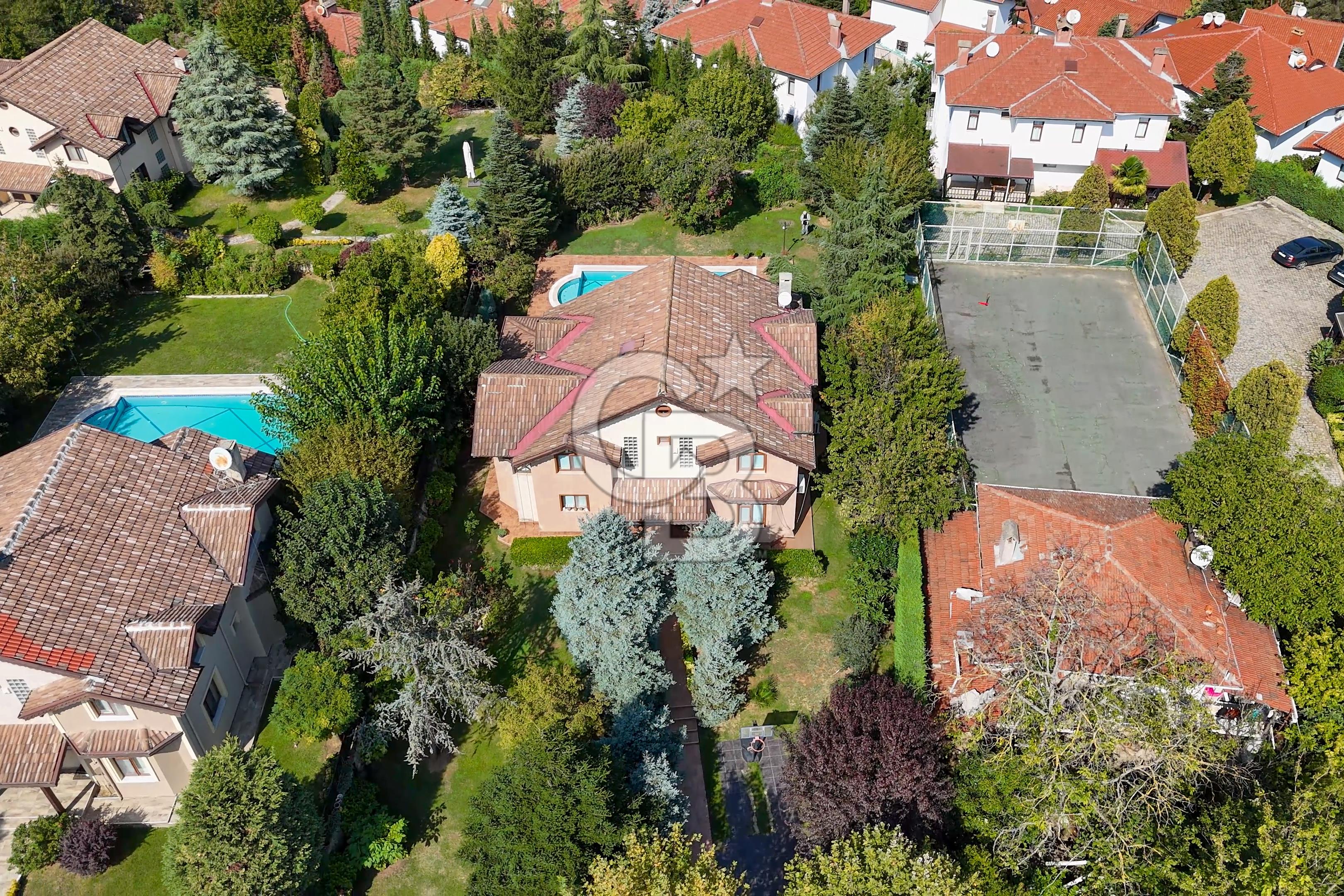 SAPANCA MAHMUDİYE'DE GÖL MANZARALI, HAVUZLU, MÜSTAKİL 5+1 VİLLA