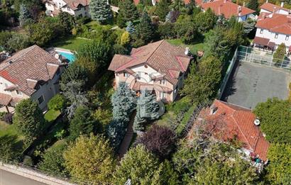 SAPANCA MAHMUDİYE'DE GÖL MANZARALI, HAVUZLU, MÜSTAKİL 5+1 VİLLA