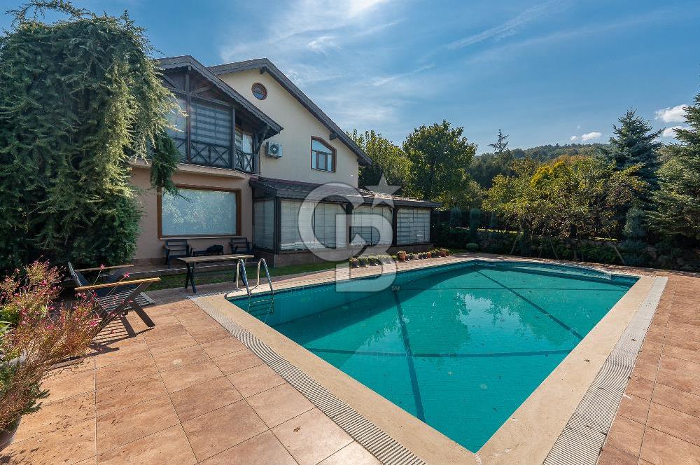 SAPANCA MAHMUDİYE'DE GÖL MANZARALI, HAVUZLU, MÜSTAKİL 5+1 VİLLA