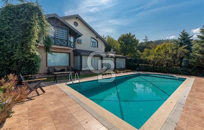 SAPANCA MAHMUDİYE'DE GÖL MANZARALI, HAVUZLU, MÜSTAKİL 5+1 VİLLA