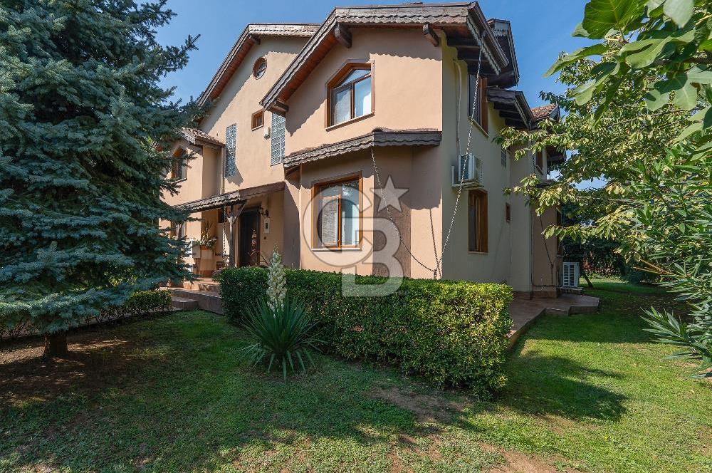 SAPANCA MAHMUDİYE'DE GÖL MANZARALI, HAVUZLU, MÜSTAKİL 5+1 VİLLA