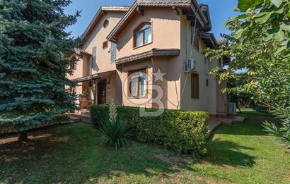 SAPANCA MAHMUDİYE'DE GÖL MANZARALI, HAVUZLU, MÜSTAKİL 5+1 VİLLA