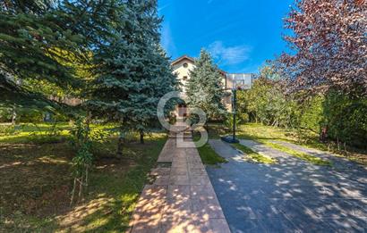 SAPANCA MAHMUDİYE'DE GÖL MANZARALI, HAVUZLU, MÜSTAKİL 5+1 VİLLA