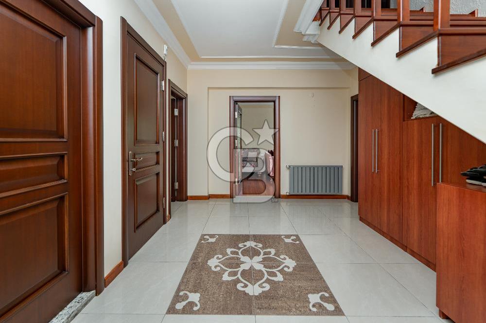 SAPANCA MAHMUDİYE'DE GÖL MANZARALI, HAVUZLU, MÜSTAKİL 5+1 VİLLA