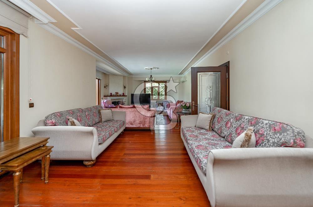 SAPANCA MAHMUDİYE'DE GÖL MANZARALI, HAVUZLU, MÜSTAKİL 5+1 VİLLA