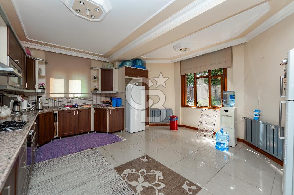 SAPANCA MAHMUDİYE'DE GÖL MANZARALI, HAVUZLU, MÜSTAKİL 5+1 VİLLA