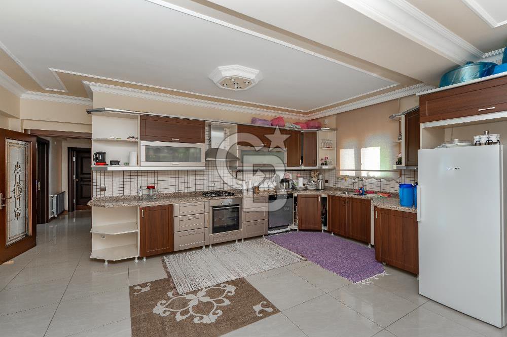 SAPANCA MAHMUDİYE'DE GÖL MANZARALI, HAVUZLU, MÜSTAKİL 5+1 VİLLA