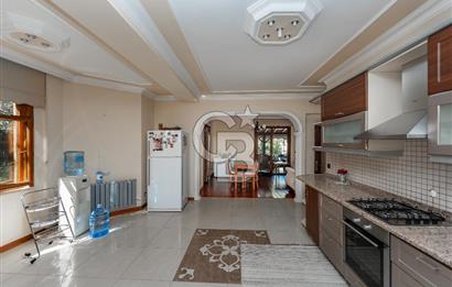 SAPANCA MAHMUDİYE'DE GÖL MANZARALI, HAVUZLU, MÜSTAKİL 5+1 VİLLA