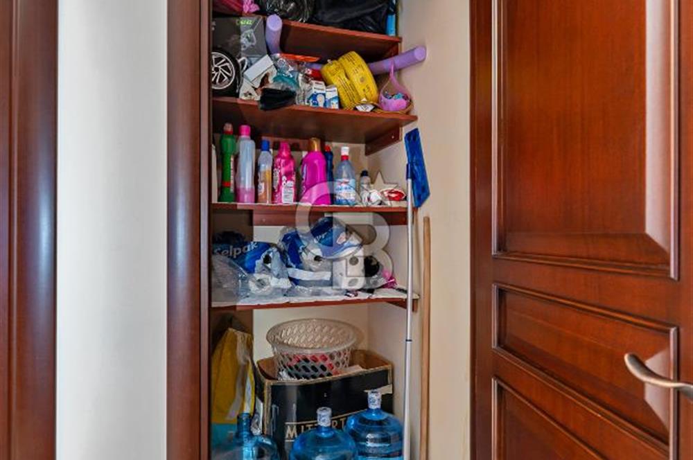 SAPANCA MAHMUDİYE'DE GÖL MANZARALI, HAVUZLU, MÜSTAKİL 5+1 VİLLA