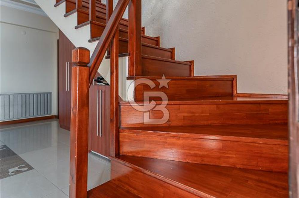 SAPANCA MAHMUDİYE'DE GÖL MANZARALI, HAVUZLU, MÜSTAKİL 5+1 VİLLA