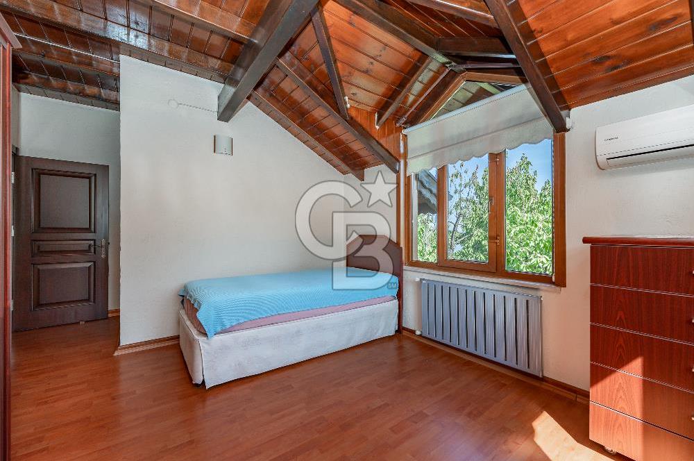 SAPANCA MAHMUDİYE'DE GÖL MANZARALI, HAVUZLU, MÜSTAKİL 5+1 VİLLA