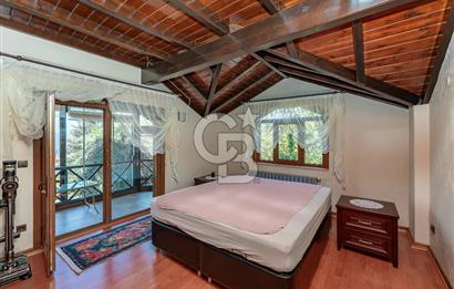 SAPANCA MAHMUDİYE'DE GÖL MANZARALI, HAVUZLU, MÜSTAKİL 5+1 VİLLA