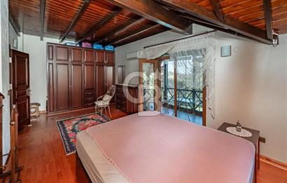 SAPANCA MAHMUDİYE'DE GÖL MANZARALI, HAVUZLU, MÜSTAKİL 5+1 VİLLA