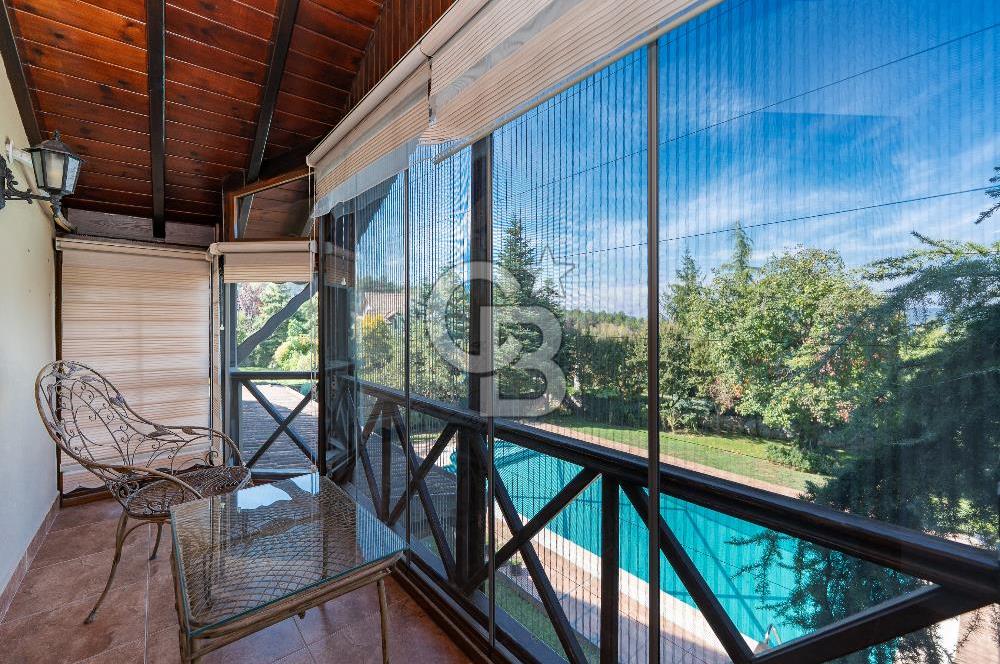 SAPANCA MAHMUDİYE'DE GÖL MANZARALI, HAVUZLU, MÜSTAKİL 5+1 VİLLA