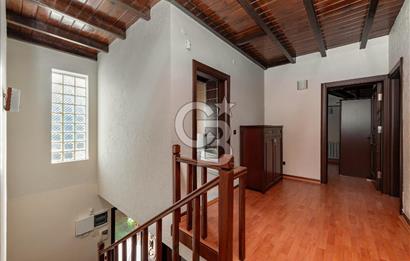 SAPANCA MAHMUDİYE'DE GÖL MANZARALI, HAVUZLU, MÜSTAKİL 5+1 VİLLA