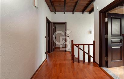 SAPANCA MAHMUDİYE'DE GÖL MANZARALI, HAVUZLU, MÜSTAKİL 5+1 VİLLA