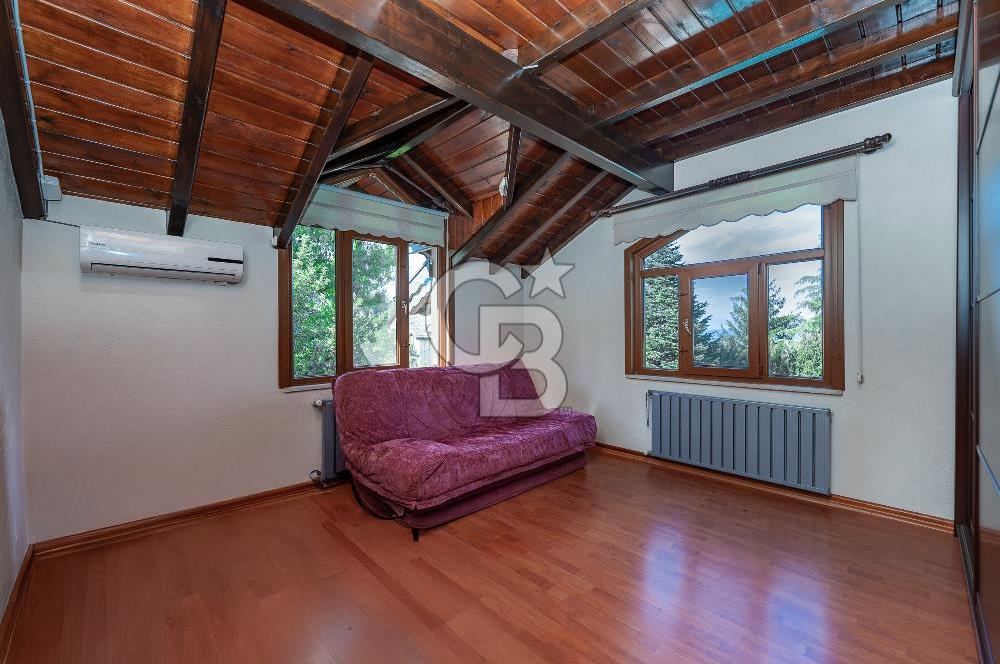 SAPANCA MAHMUDİYE'DE GÖL MANZARALI, HAVUZLU, MÜSTAKİL 5+1 VİLLA