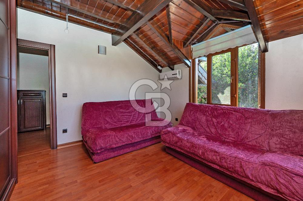 SAPANCA MAHMUDİYE'DE GÖL MANZARALI, HAVUZLU, MÜSTAKİL 5+1 VİLLA