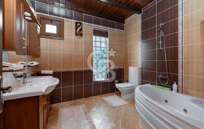 SAPANCA MAHMUDİYE'DE GÖL MANZARALI, HAVUZLU, MÜSTAKİL 5+1 VİLLA