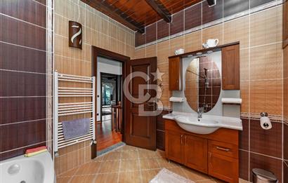 SAPANCA MAHMUDİYE'DE GÖL MANZARALI, HAVUZLU, MÜSTAKİL 5+1 VİLLA