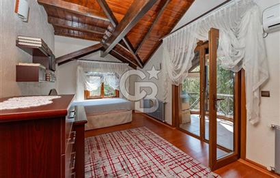 SAPANCA MAHMUDİYE'DE GÖL MANZARALI, HAVUZLU, MÜSTAKİL 5+1 VİLLA