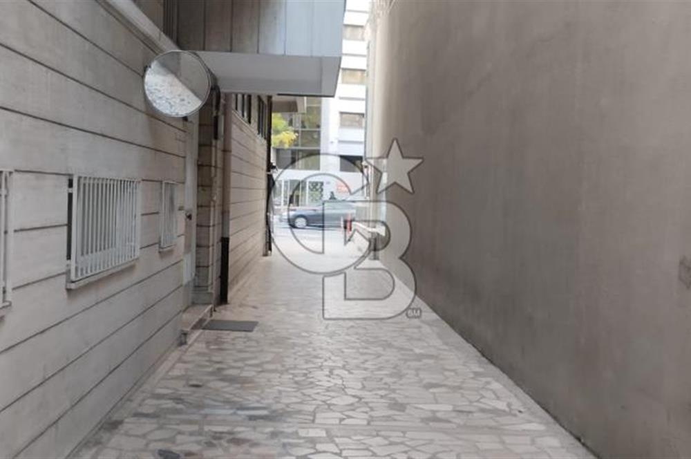 TUNUS CADDESİ HOLİDAY İNN OTEL YANI 2.KAT 3+1 İÇİ FULL YAPILI