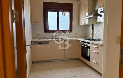 KADIKÖY CADDEBOSTAN 18 MART SK'TA FULL DENİZ MANZARALI 3+1 DAİRE