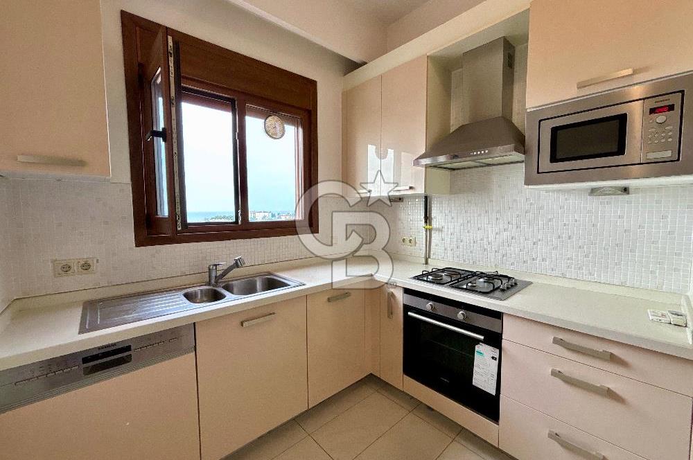KADIKÖY CADDEBOSTAN 18 MART SK'TA FULL DENİZ MANZARALI 3+1 DAİRE