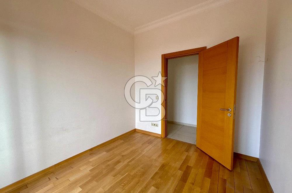 KADIKÖY CADDEBOSTAN 18 MART SK'TA FULL DENİZ MANZARALI 3+1 DAİRE