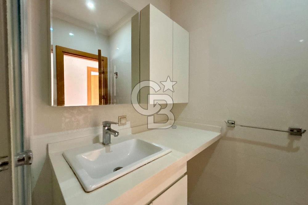 KADIKÖY CADDEBOSTAN 18 MART SK'TA FULL DENİZ MANZARALI 3+1 DAİRE