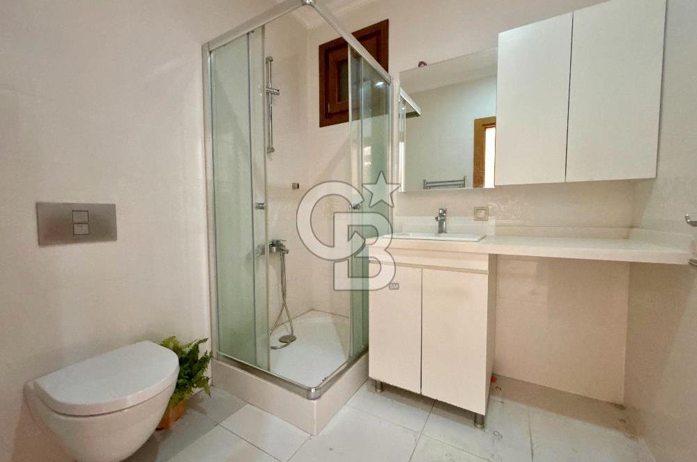 KADIKÖY CADDEBOSTAN 18 MART SK'TA FULL DENİZ MANZARALI 3+1 DAİRE