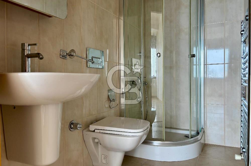 KADIKÖY CADDEBOSTAN 18 MART SK'TA FULL DENİZ MANZARALI 3+1 DAİRE