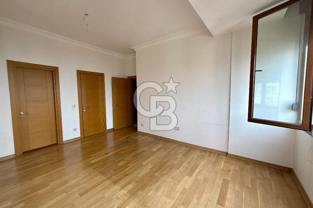 KADIKÖY CADDEBOSTAN 18 MART SK'TA FULL DENİZ MANZARALI 3+1 DAİRE
