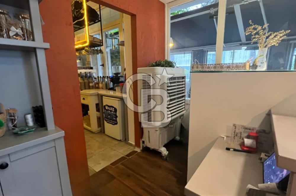 GAZİEMİRDE DEVREN KİRALIK BAHÇELİ CAFE