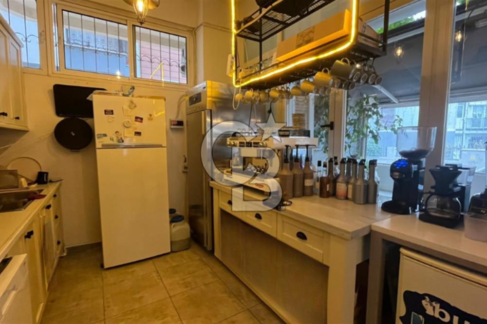 GAZİEMİRDE DEVREN KİRALIK BAHÇELİ CAFE