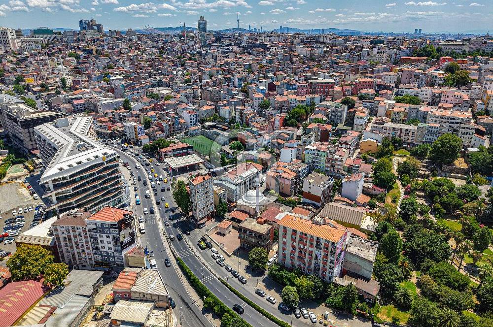 BAHRİYE CADDESİNE CEPHE 700 m2 TABELA DEĞERİ YÜKSEK BİNA