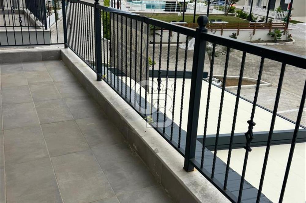 Foça Yenibağarası Havuzlu Sitede 1+1 Kiralık Sıfır Daire
