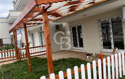 Foça Yenibağarası Havuzlu Sitede 2+1 Kiralık Bahçe Katı Daire