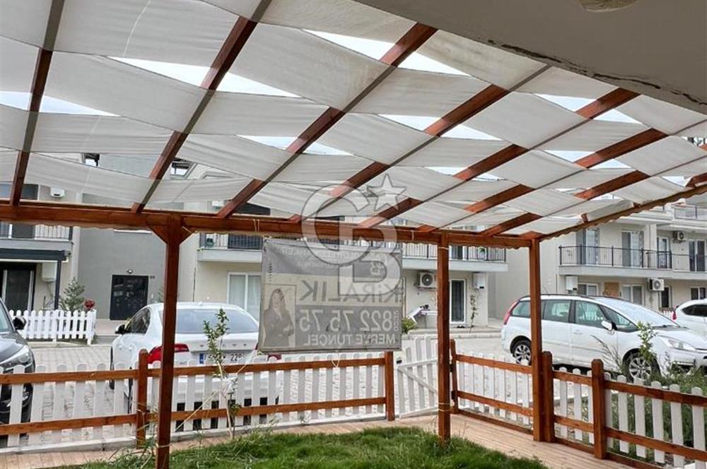 Foça Yenibağarası Havuzlu Sitede 2+1 Kiralık Bahçe Katı Daire