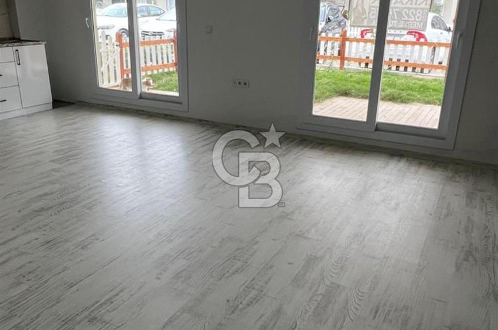 Foça Yenibağarası Havuzlu Sitede 2+1 Kiralık Bahçe Katı Daire