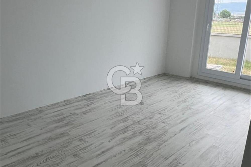 Foça Yenibağarası Havuzlu Sitede 2+1 Kiralık Bahçe Katı Daire